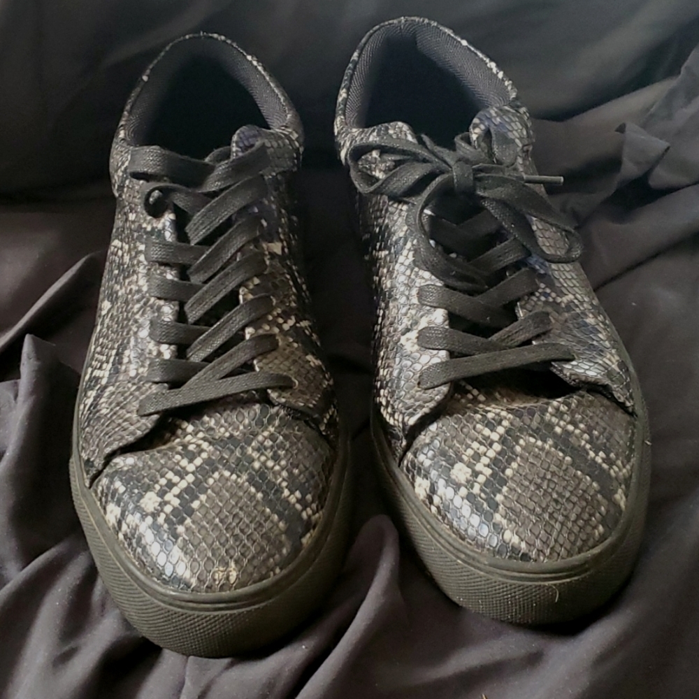 Sz 10 Express  Snake snake tie up Shoes